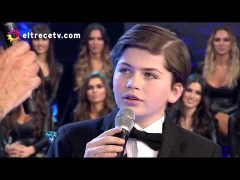 Cantante de ópera italiano, padeciendo ceguera.